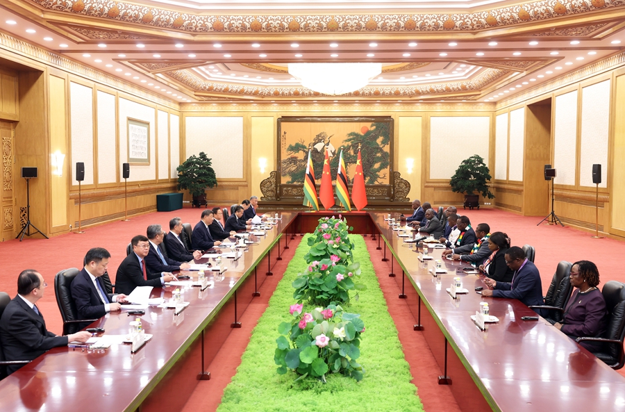 习近平会见津巴布韦总统姆南加古瓦