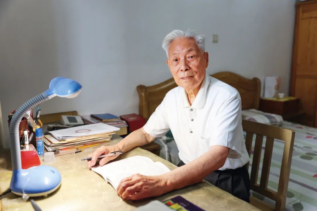 95岁老检察官讲述往事：溥仪出庭作证，土办法攻坚 | 侦诉日本战犯系列报道②