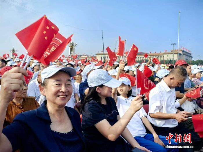 海外华媒人阅兵观礼：展现中国力量与和平承诺