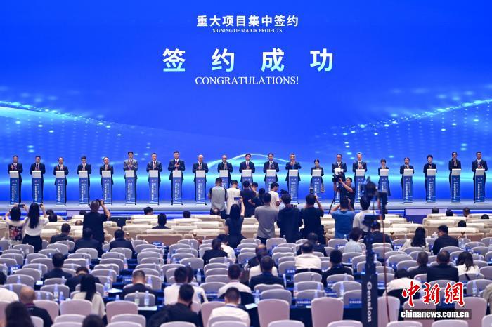 2025世界智能产业博览会签约项目超2000亿元