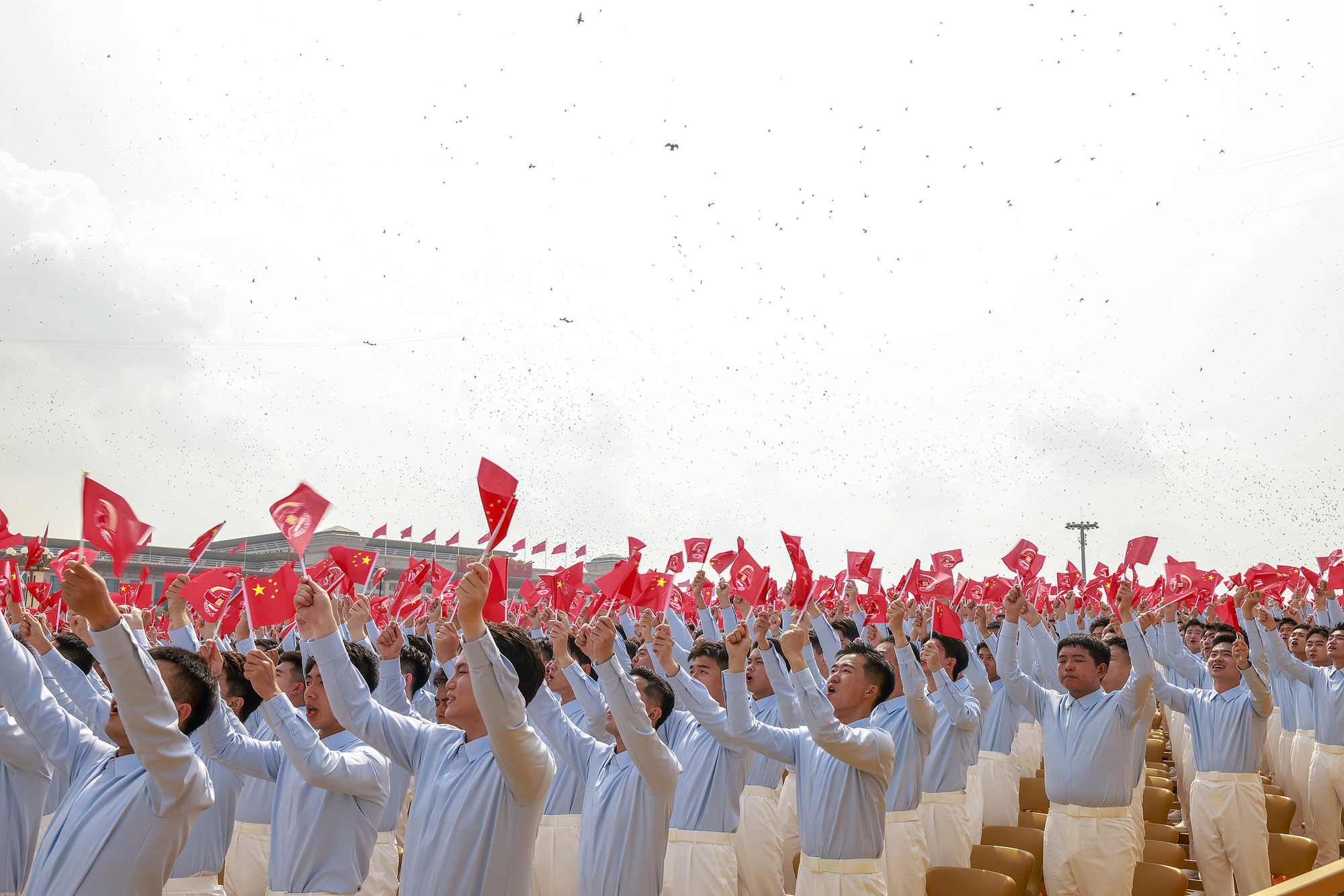 央广时评｜阅兵场内外，这些年轻人为何出圈？