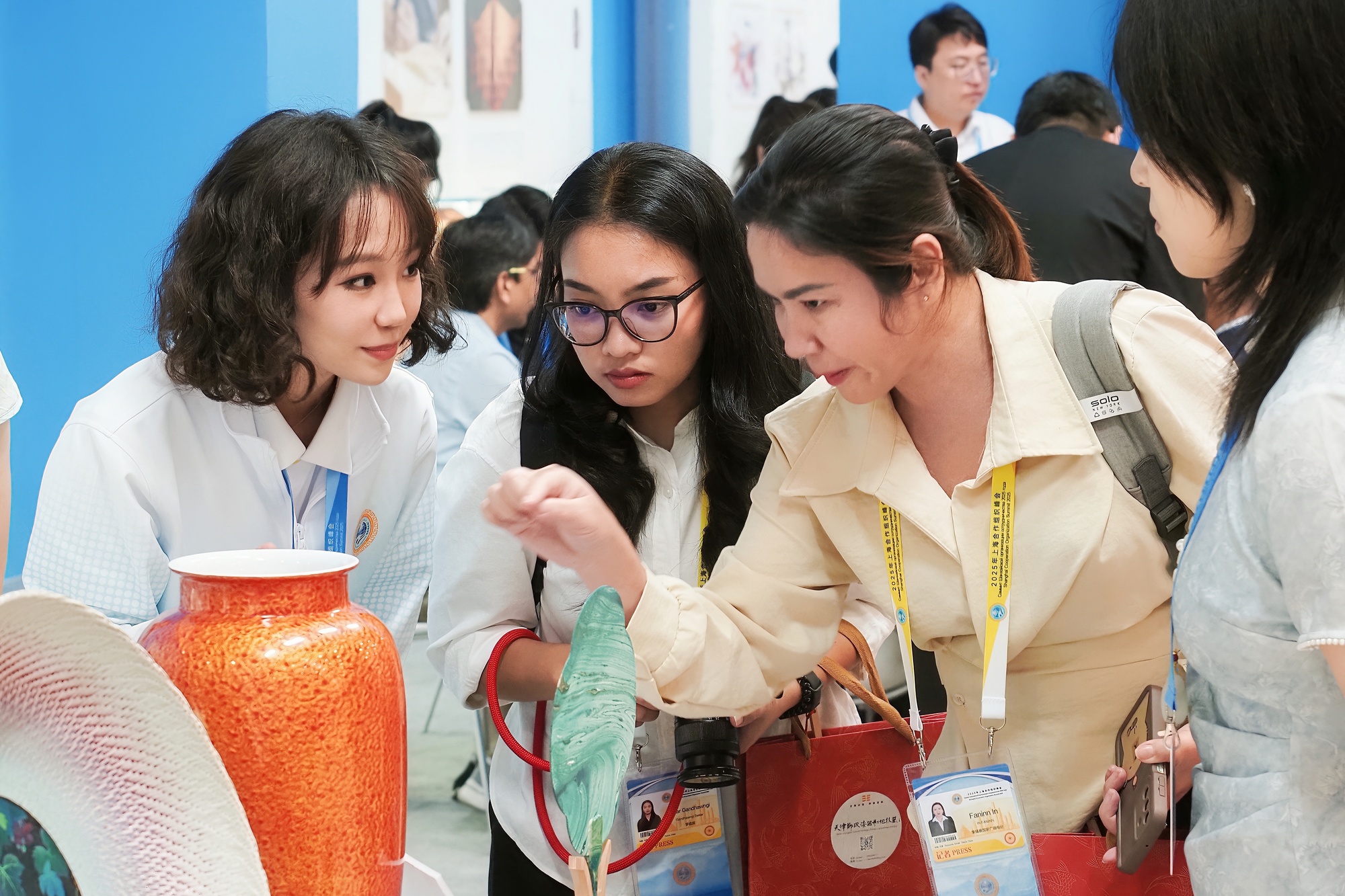 志愿微光汇聚向上力量 青春集结点亮城市之光