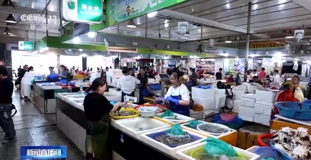 开渔期赶海忙 鲜活海产“游”进市场