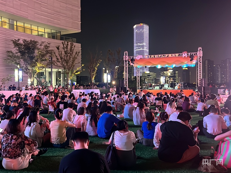 消费新观察｜黄浦江风“吹热”夜经济 多元业态点亮“夜上海”