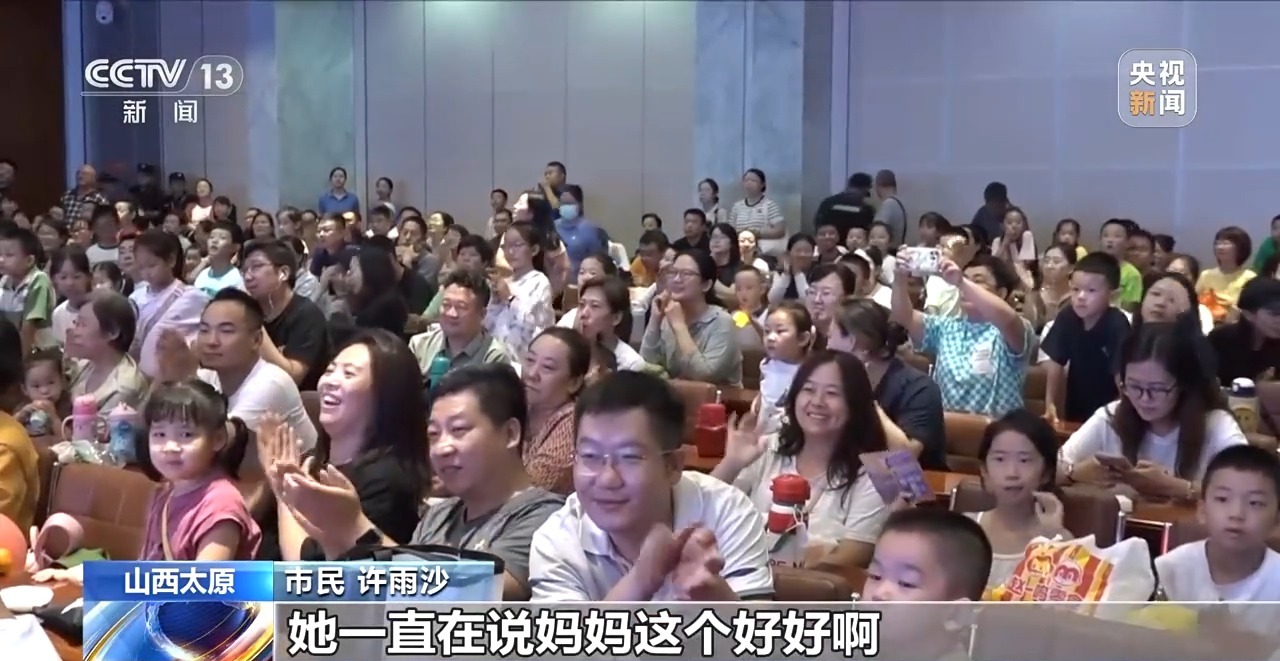 辉光球、火焰掌……多彩科普活动点亮青少年科学梦想
