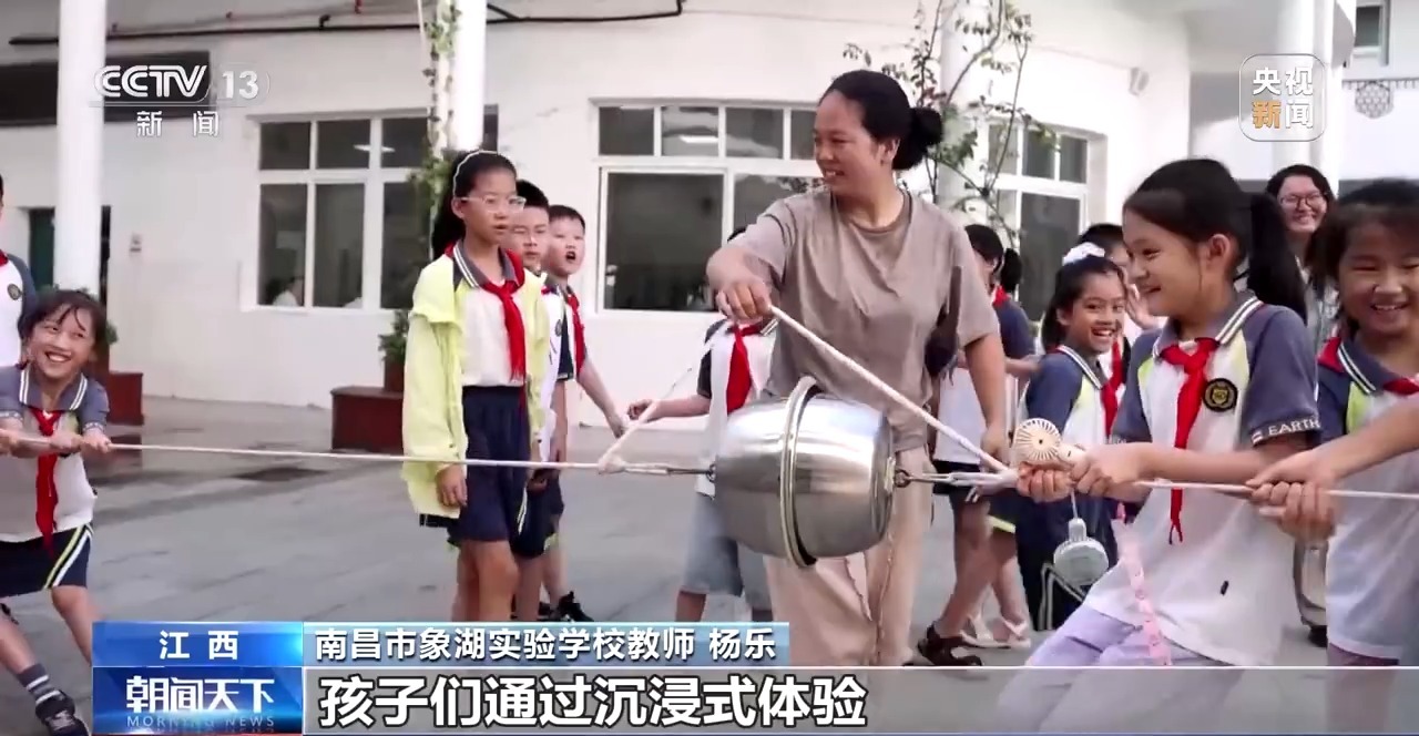 辉光球、火焰掌……多彩科普活动点亮青少年科学梦想