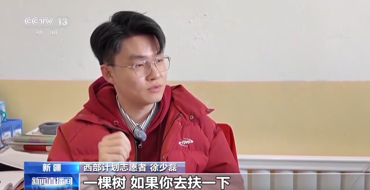 砥砺奋进七十载 天山南北谱华章丨在大漠风沙中 他们扎根西部为祖国“加油”