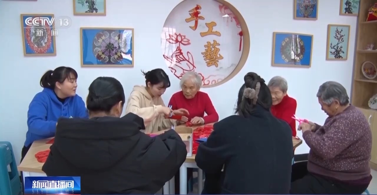 砥砺奋进七十载 天山南北谱华章丨在大漠风沙中 他们扎根西部为祖国“加油”