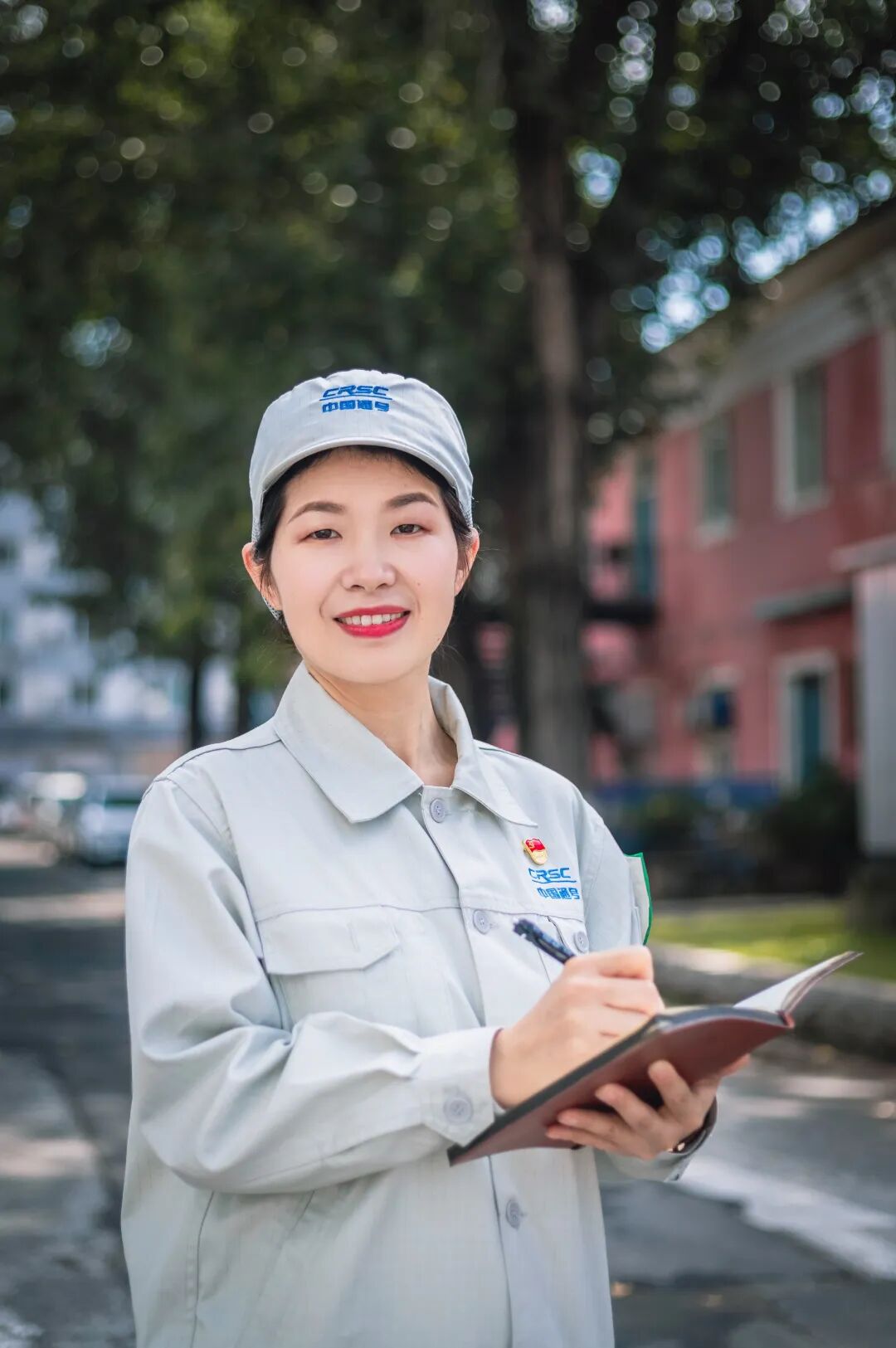 中国妇女事业发展谱写新篇章，白皮书在各行各业女性中引发热烈反响