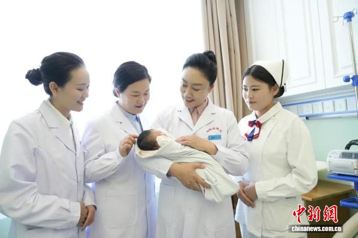 （砥砺奋进七十载 天山南北谱华章）新疆：天山南北已筑起守护母婴安全坚实屏障