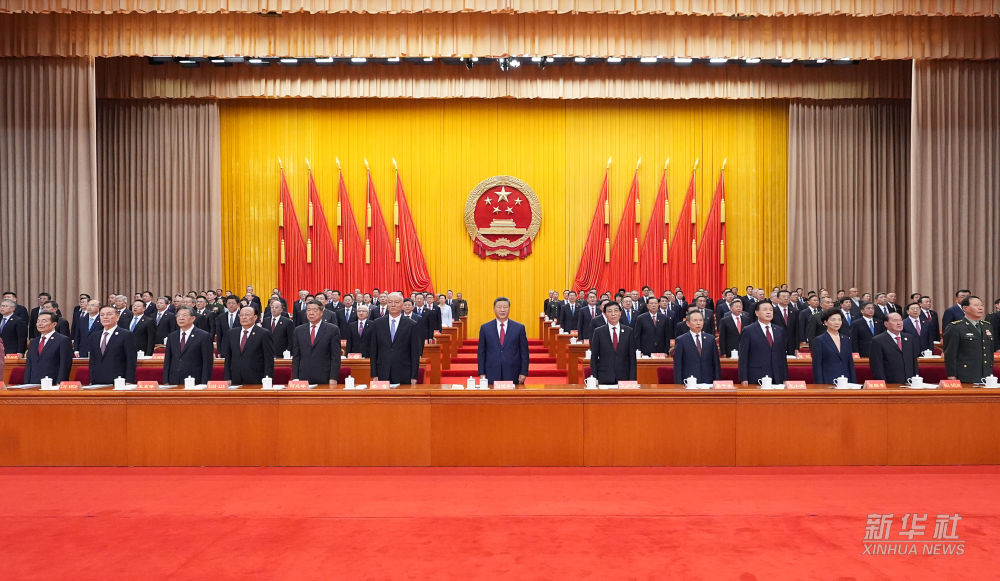 （近观中国）从一捧“石榴花束”读懂习近平新疆之行