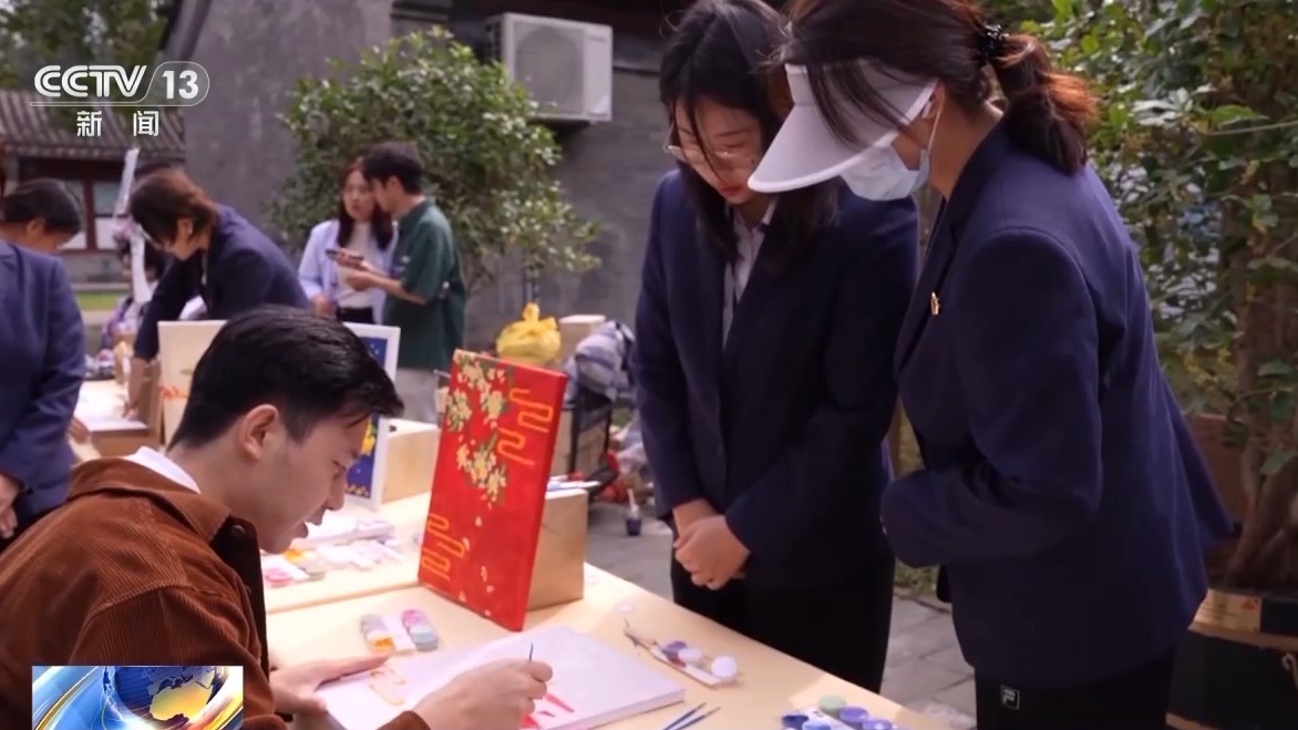 闻桂香、赏菊海、拍“萌宠” 喜迎“双节”繁花满京城