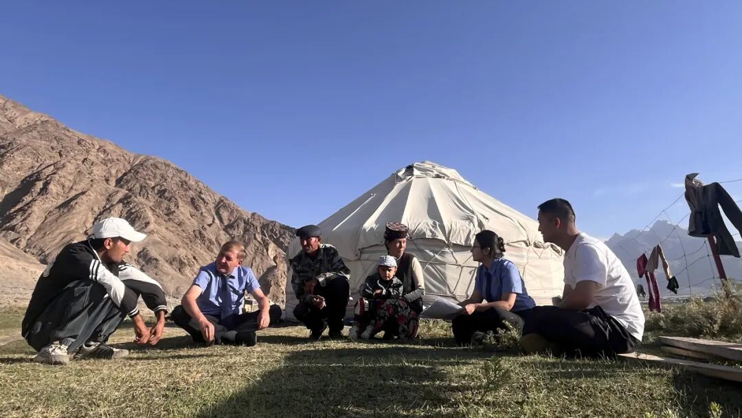 帕米尔之巅：骑着牦牛去办案