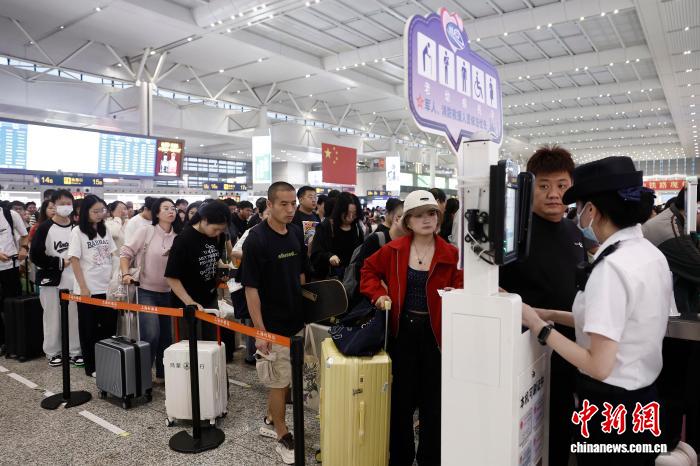 10月1日长三角铁路预计发送旅客426万人次