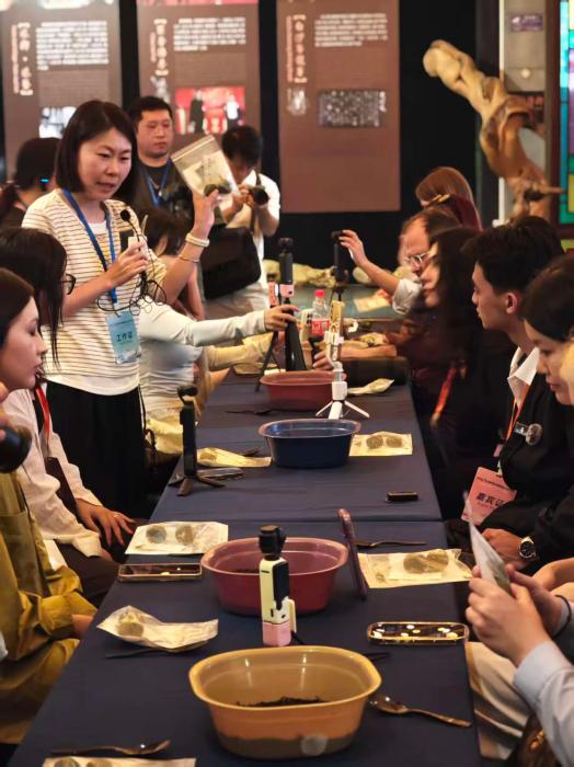 从一颗柑到“软黄金”：外籍网络达人感受侨乡江门产业新篇