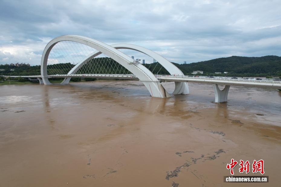 广西南宁洪水超警3米多 部分区域进入紧急防汛期