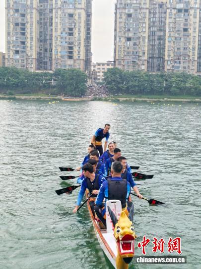 哈萨克斯坦青年与龙舟的“不了情”：赴华“取经”架起文化桥