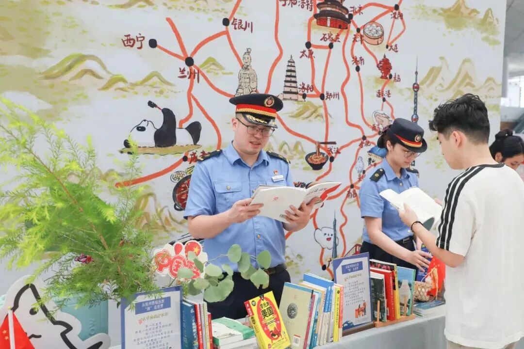 我的铁路风景｜车站化身流动的“文化驿站”，引来旅客纷纷打卡