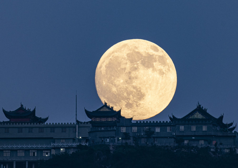 新华社出图｜明月共此时