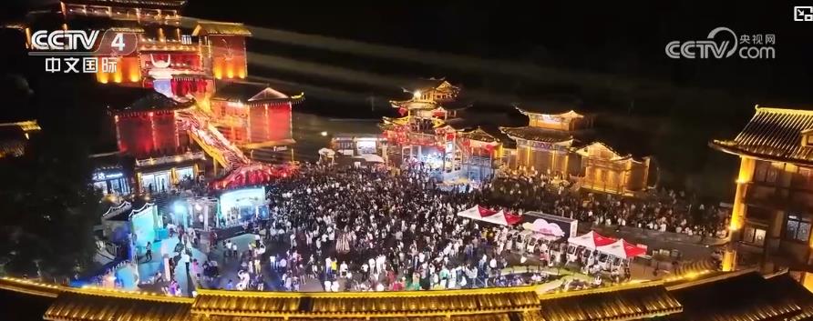 人气旺、活力足！双节假期文旅消费热潮涌动 假日经济持续升温
