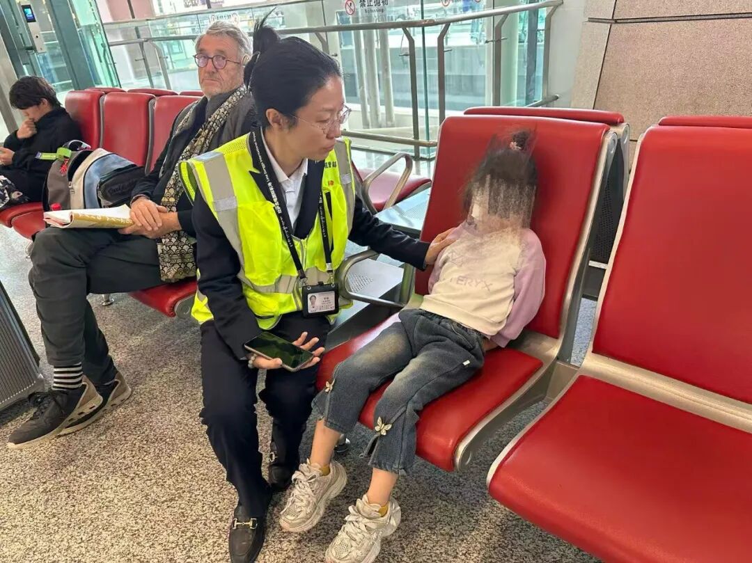 事发西藏！航班全满，为四岁眼伤女童抢出生命通道……