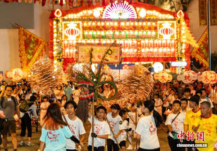 香港舆论：“超级黄金周”香港“丁财两旺”，业界求变汇聚人气财气