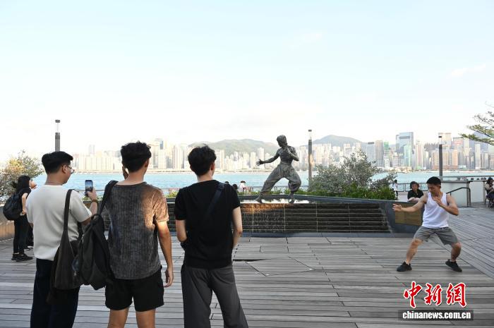 香港舆论：“超级黄金周”香港“丁财两旺”，业界求变汇聚人气财气