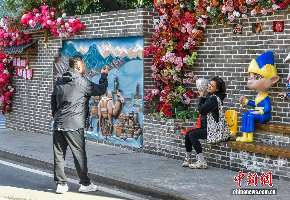 乌鲁木齐：老巷道提升改造成打卡新地标