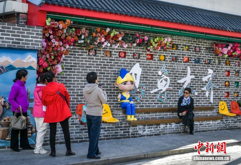 乌鲁木齐：老巷道提升改造成打卡新地标