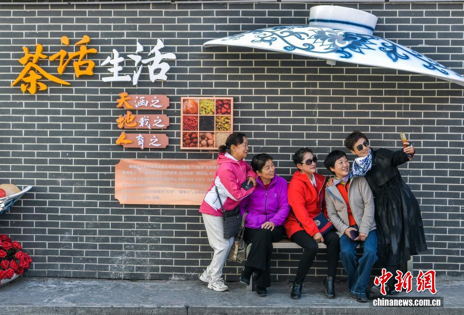 乌鲁木齐：老巷道提升改造成打卡新地标