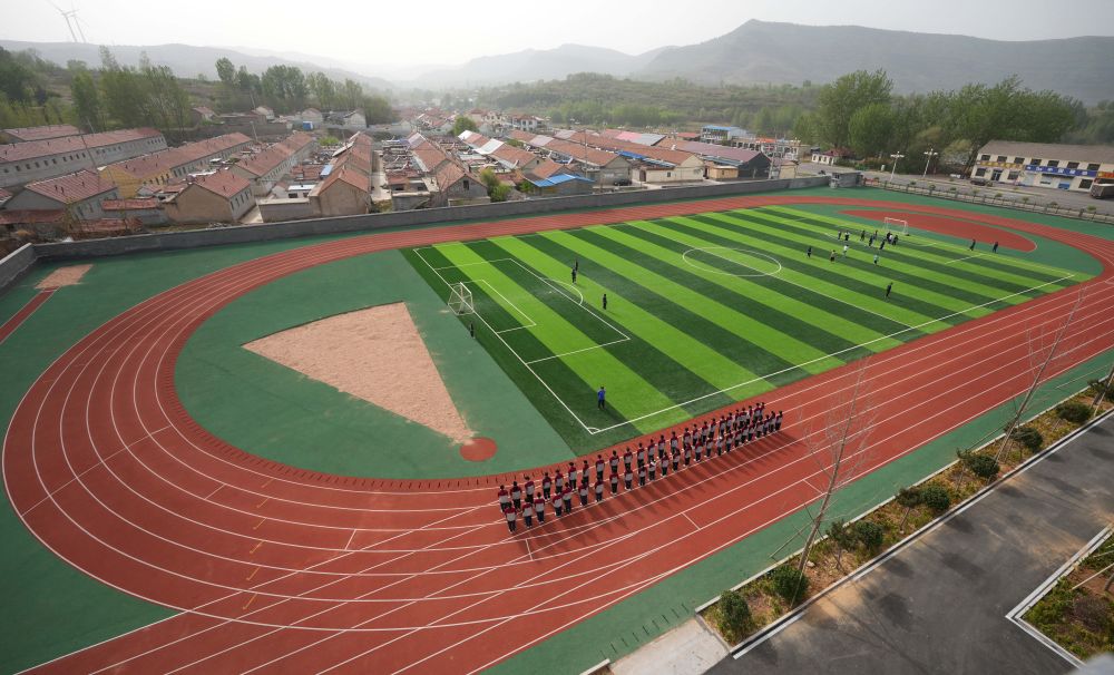 为基本实现社会主义现代化奠定更加坚实的基础——《中共中央关于制定国民经济和社会发展第十五个五年规划的建议》诞生记