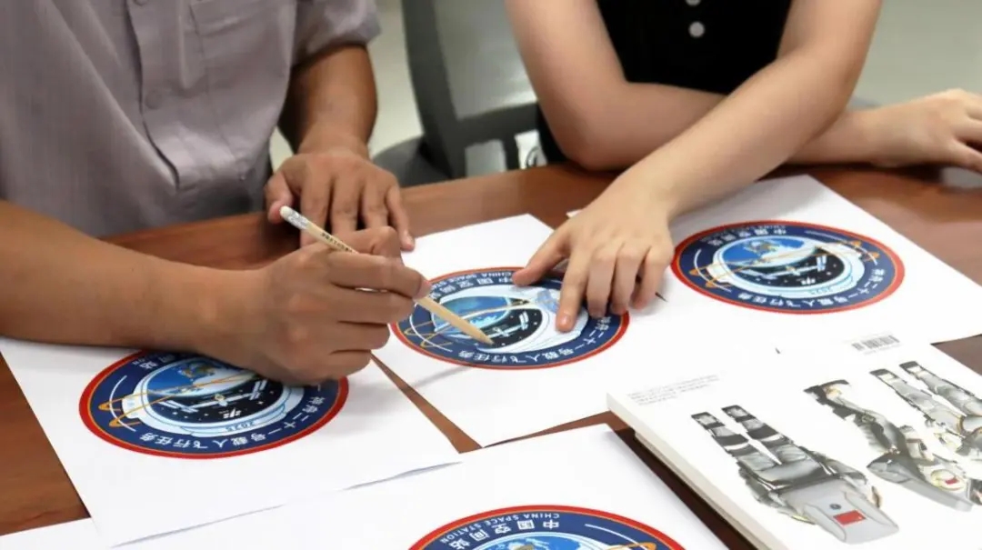 设计者揭秘:神舟二十一号载人飞行任务标识是这样诞生的