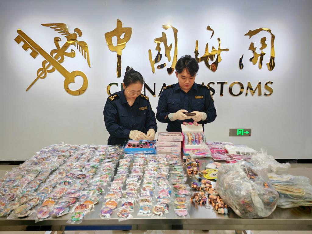 北京海关首次在邮递渠道查获侵犯知识产权“LABUBU”物品2028件