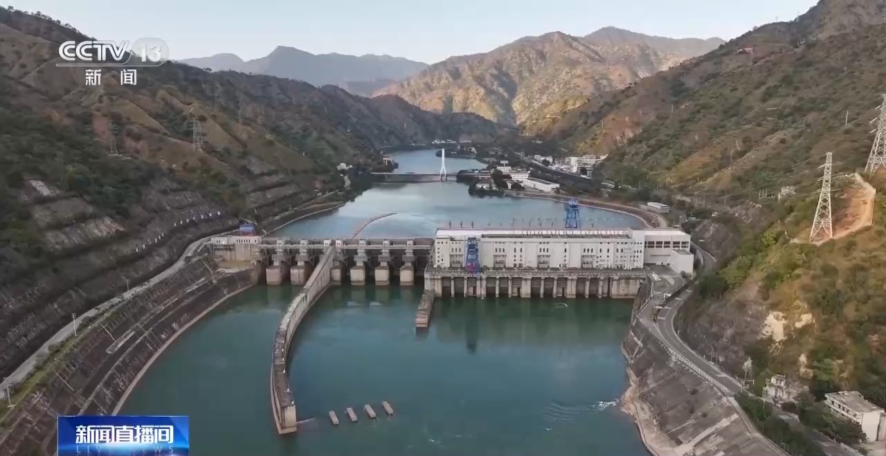 “零碳”、能源可再生 国家首个水风光一体化基地实现大江截流