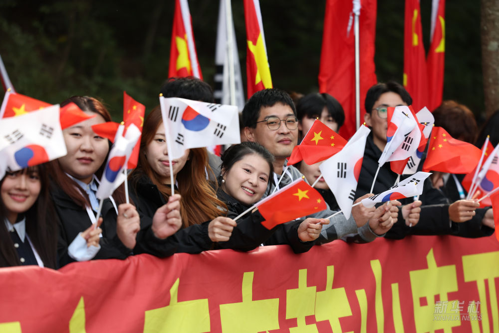 高清大图｜习近平抵达韩国受到热烈欢迎