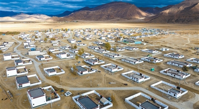 “新家亮堂堂,心里暖洋洋” “新家亮堂堂,心里暖洋洋”