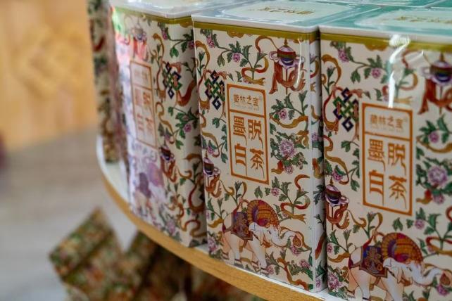 茶香漫峡谷 绿叶变“金叶”——西藏墨脱采茶人劳务品牌的2025年答卷 茶香漫峡谷 绿叶变“金叶”——西藏墨脱采茶人劳务品牌的2025年答卷