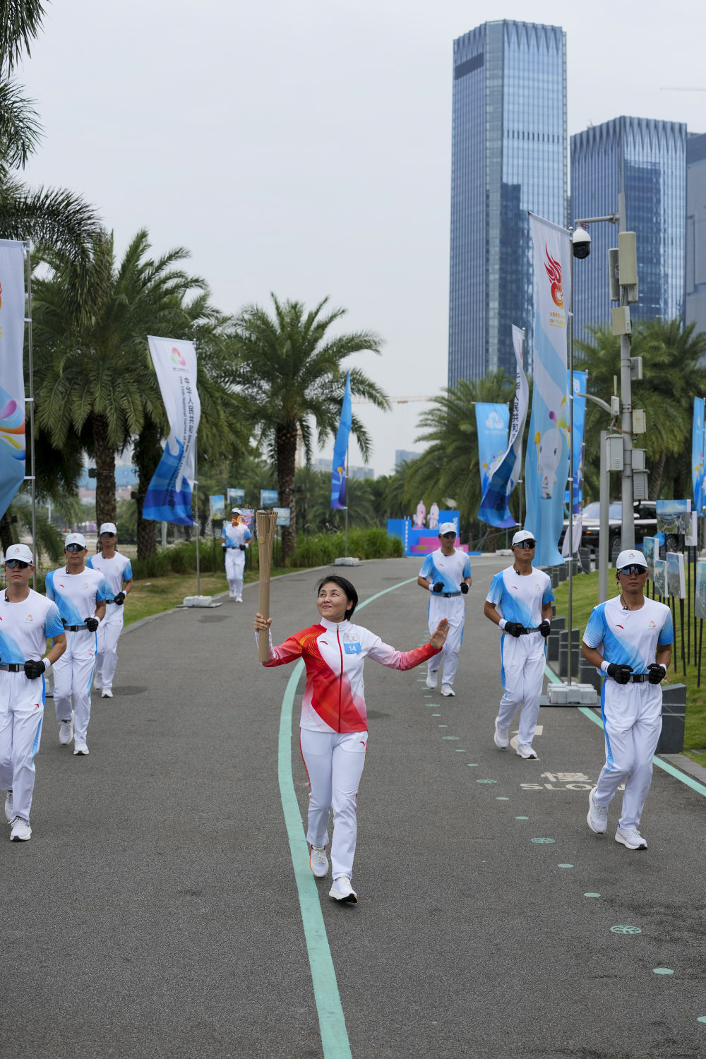 三地联动四城同传！第十五届全运会火炬传递活动举行