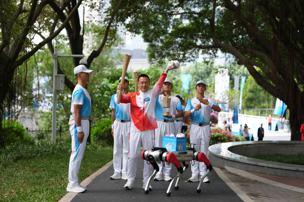 三地联动四城同传！第十五届全运会火炬传递活动举行