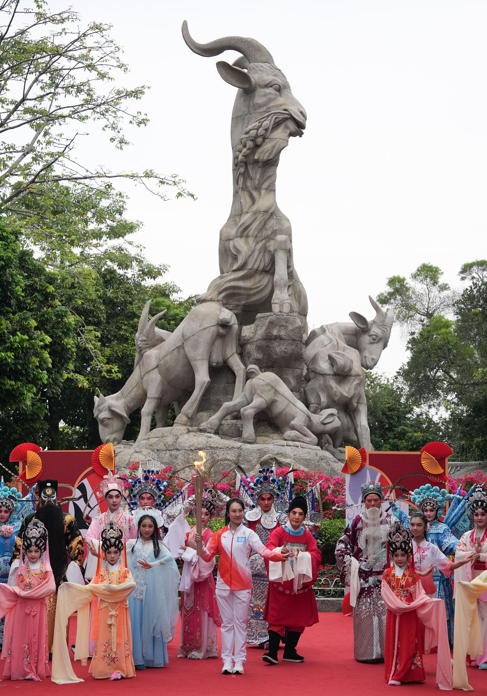三地联动四城同传！第十五届全运会火炬传递活动举行