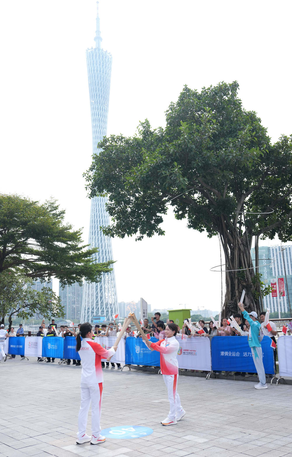 三地联动四城同传！第十五届全运会火炬传递活动举行