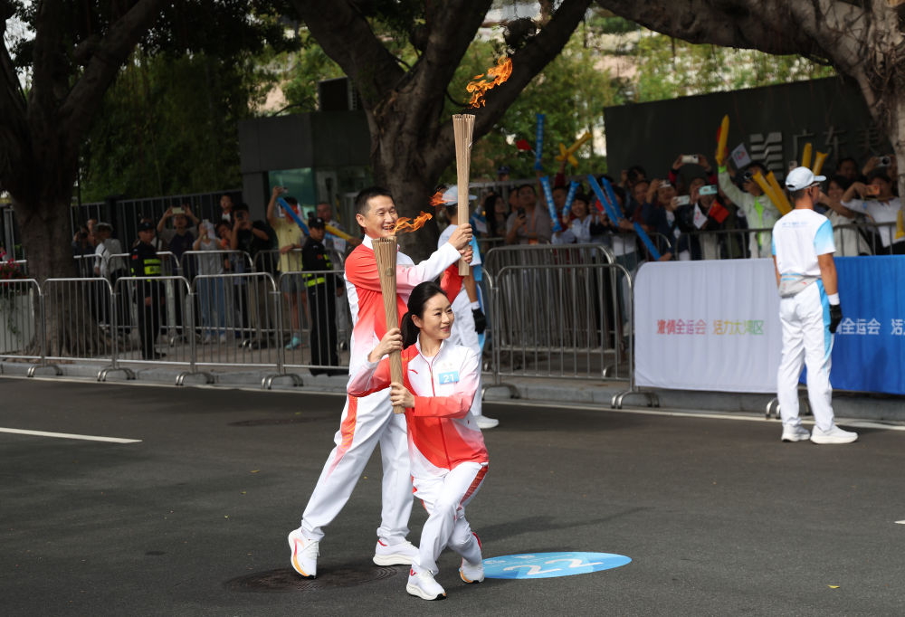 三地联动四城同传！第十五届全运会火炬传递活动举行