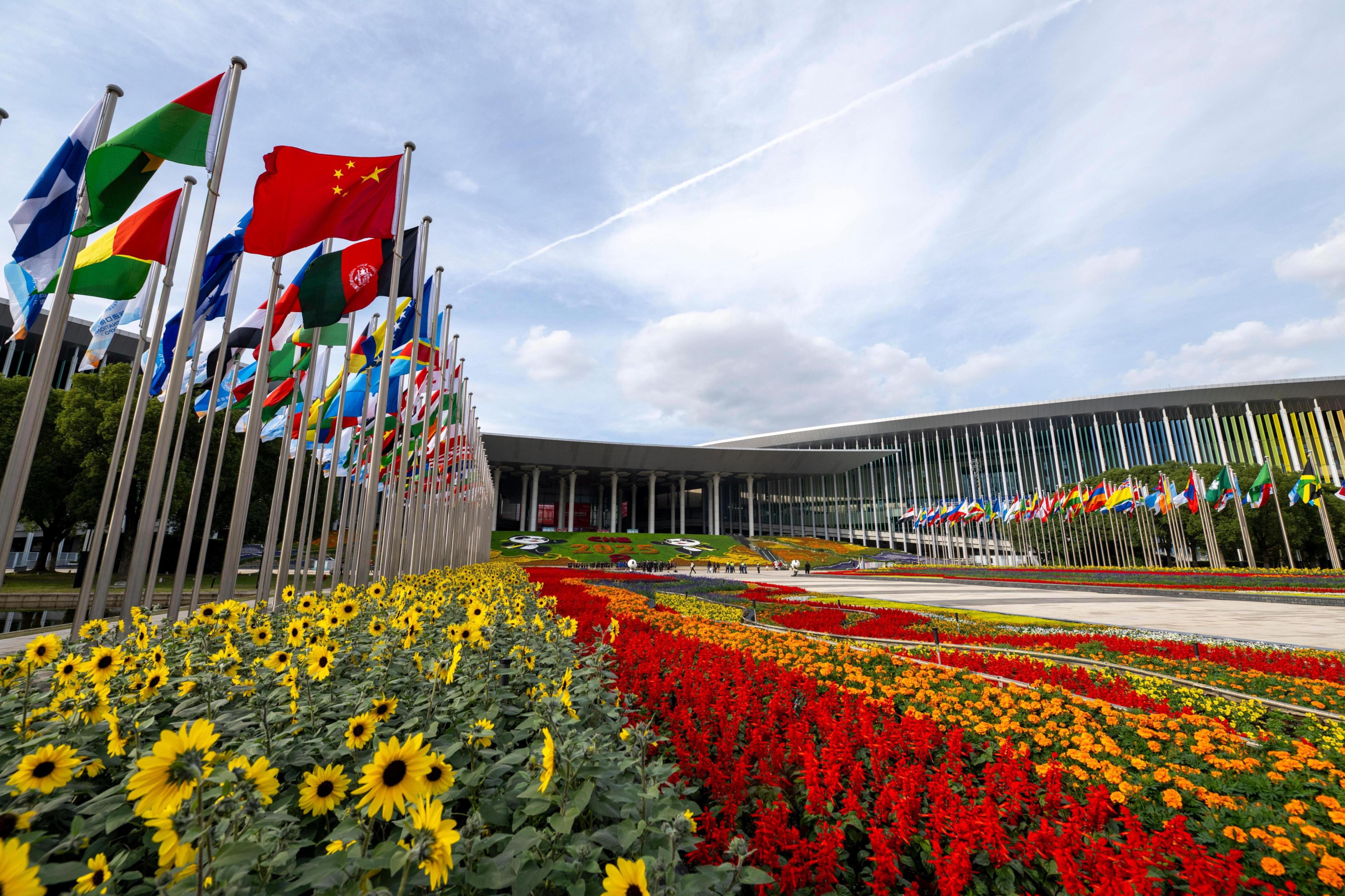 写在第八届进博会开幕之际：以开放的“确定性”彼此成就