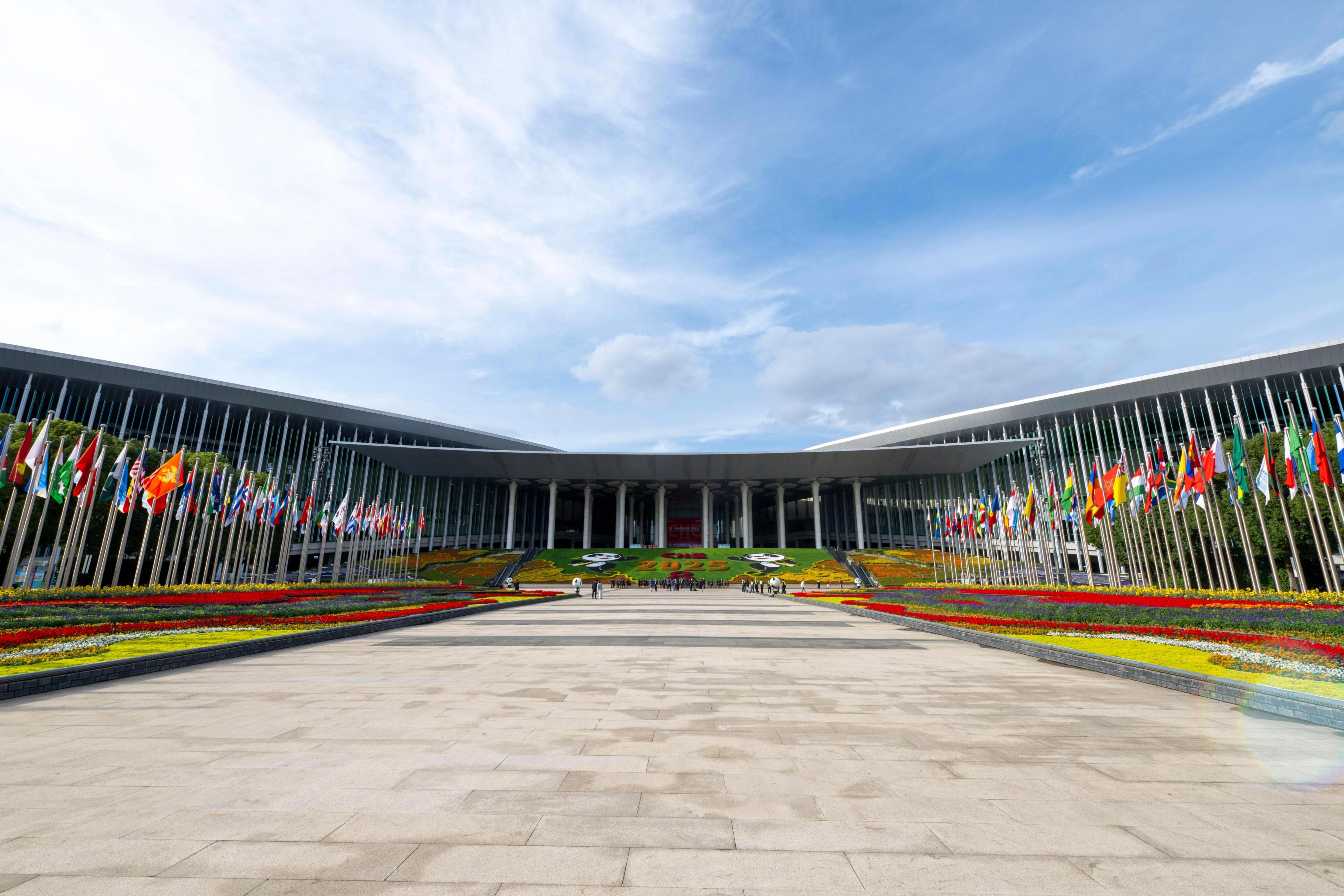 写在第八届进博会开幕之际：以开放的“确定性”彼此成就