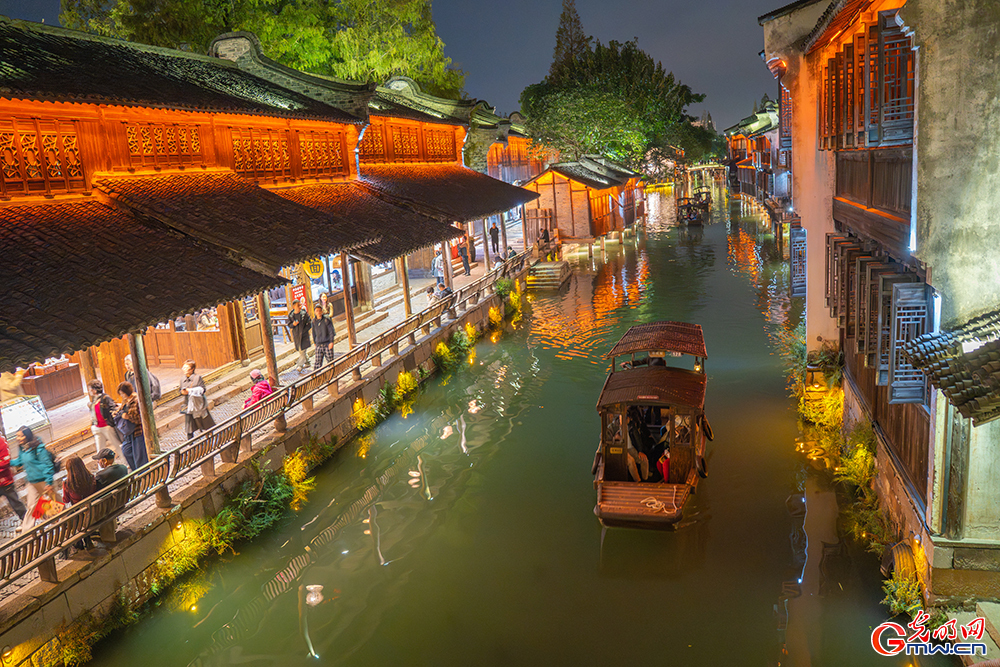 【乌镇视窗】乌镇峰会启幕在即,乌镇夜景点亮数字星河 【乌镇视窗】乌镇峰会启幕在即,乌镇夜景点亮数字星河