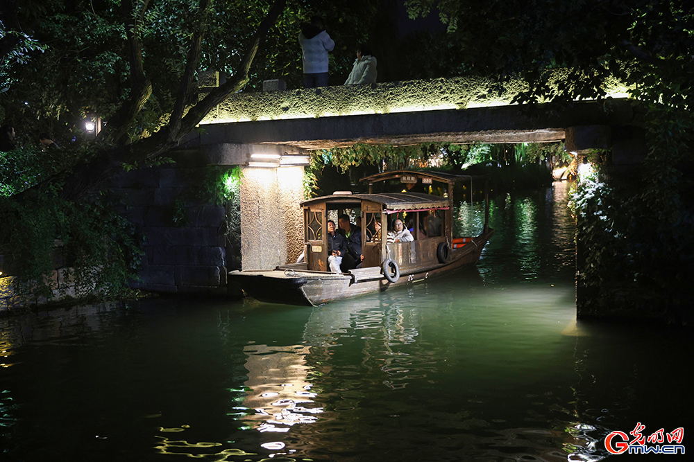 【乌镇视窗】乌镇峰会启幕在即,乌镇夜景点亮数字星河 【乌镇视窗】乌镇峰会启幕在即,乌镇夜景点亮数字星河