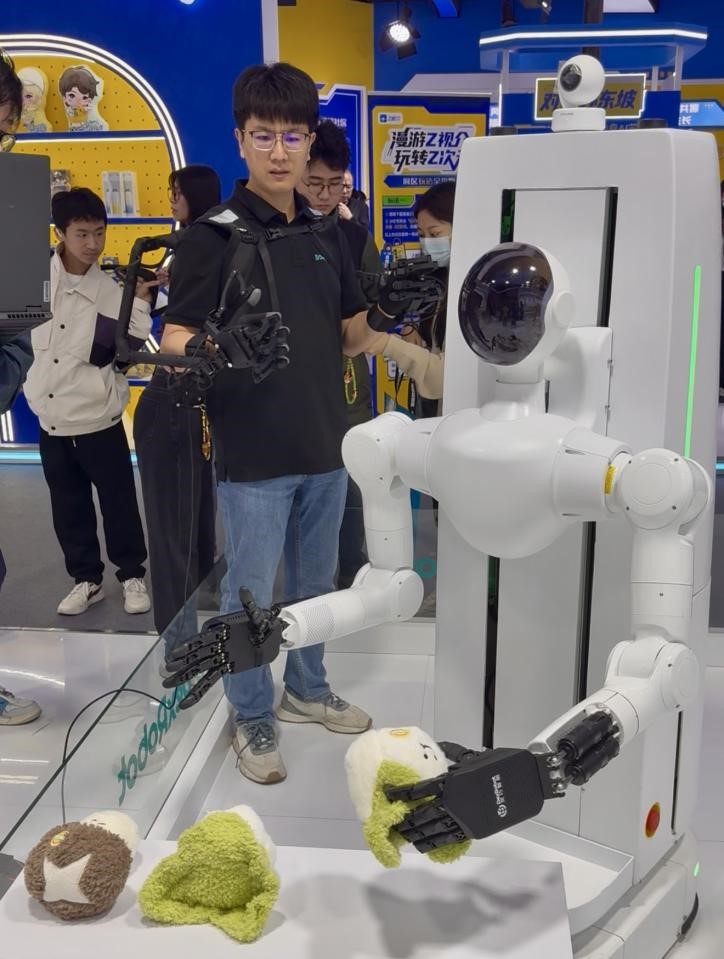 “神奇装备”上新啦!智能机器人让未来生活不再遥远 “神奇装备”上新啦!智能机器人让未来生活不再遥远
