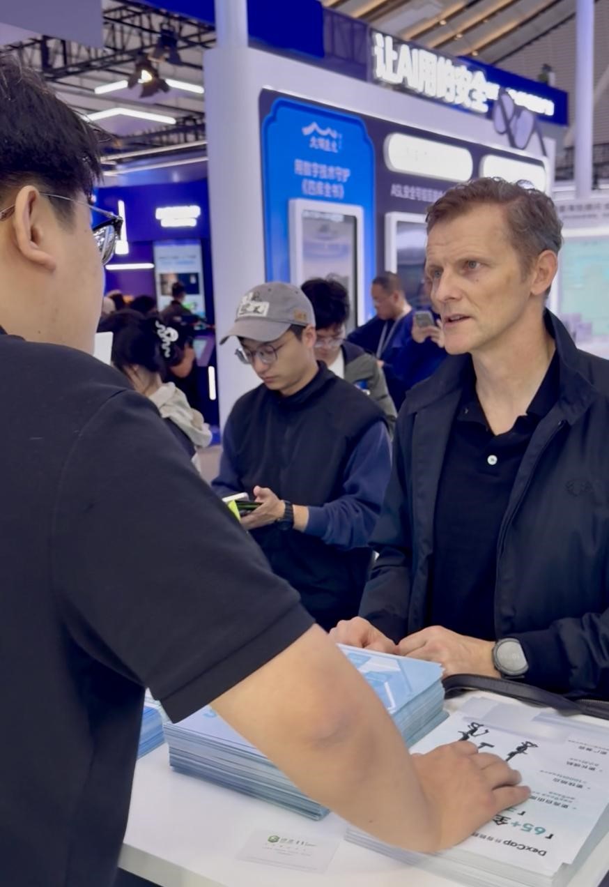 “神奇装备”上新啦!智能机器人让未来生活不再遥远 “神奇装备”上新啦!智能机器人让未来生活不再遥远