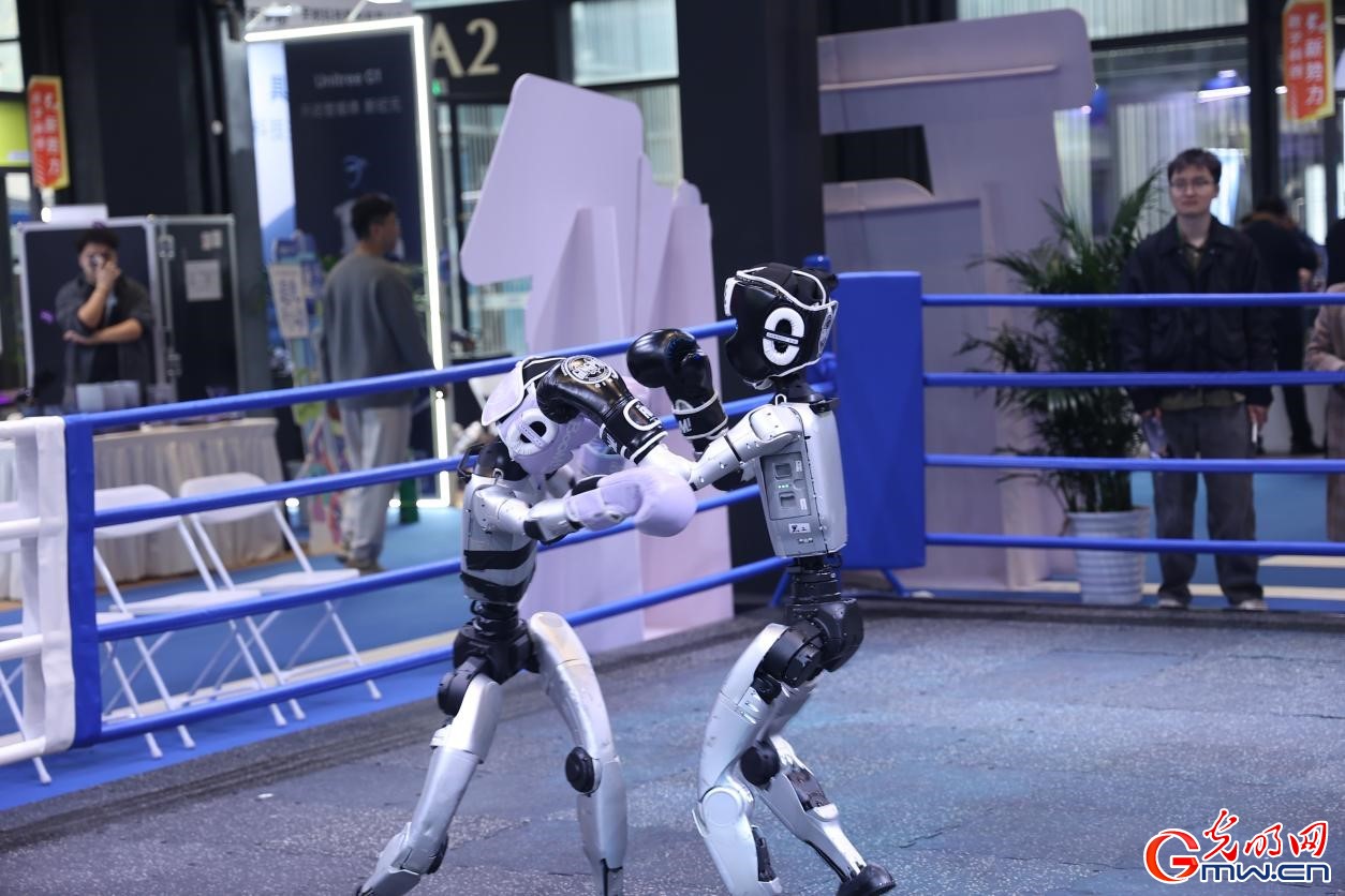 不止“黑科技”!在“超级体验馆”解锁更多可能 不止“黑科技”!在“超级体验馆”解锁更多可能