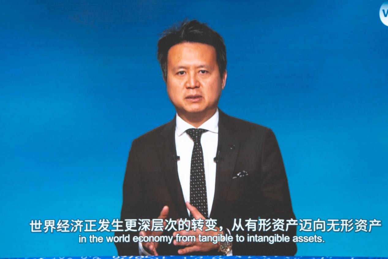 邓鸿森:数字经济蓬勃发展的核心在于互联网 邓鸿森:数字经济蓬勃发展的核心在于互联网